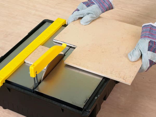 Attrezzi-materiale-per-piastrellisti-reggio-emilia